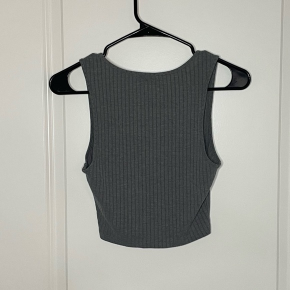 F21 Basic Gray Ribbed Crop Tank Top - Picture 3 of 4
